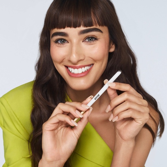 GXVE Most Def Brow Pencil 4 MED BROWN - Picture 6 of 14